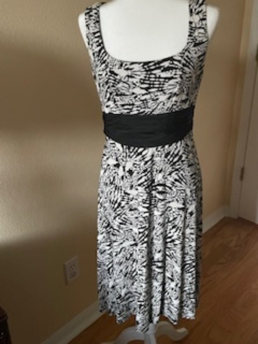David Meister Black and White Sleeveless Dress -  Size 6